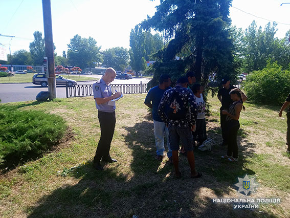 Семью ромов из Баштанки, живущих у междугородного автовокзала в Николаеве, оштрафовали 9