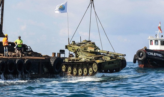 Танки для рыб! У берегов Ливана строят искусственный риф из отслужившей военной техники