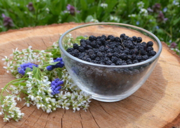 Запах какао, вкус – ореховый. В Николаевской области производят уникальный продукт – черемуховую муку