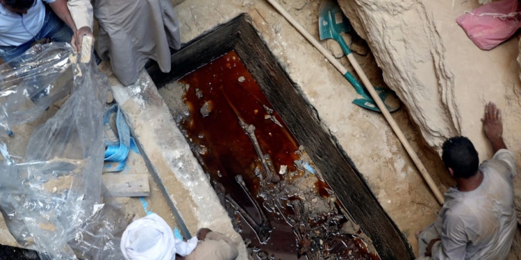 В Египте нашли 30-тонный саркофаг IV века до нашей эры. Подозревали, что там могут лежать останки Александра Македонского