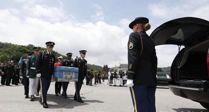 КНДР передала США останки американских солдат, погибших на войне в Корее