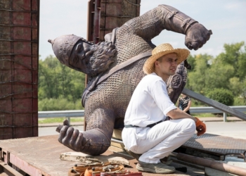 У киевлян свой “Мальчик с бычками” – там вот-вот откроют памятник Илье Муромцу