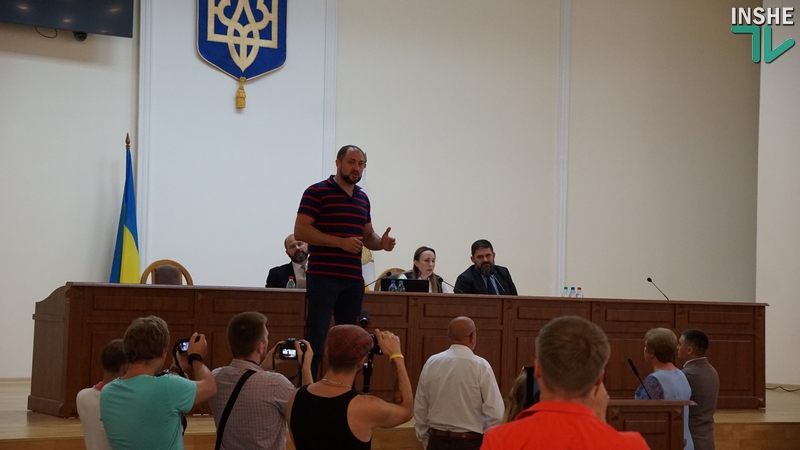 Пока 4 депутата ходили по трибуне и просили слова, Николаевский облсовет проголосовал и за вопрос по Кухте, и за поддержку обращения по Томосу 9