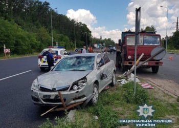 На автодороге “Киев – Одесса” водитель «Опеля» сбил группу дорожников. Один из них погиб