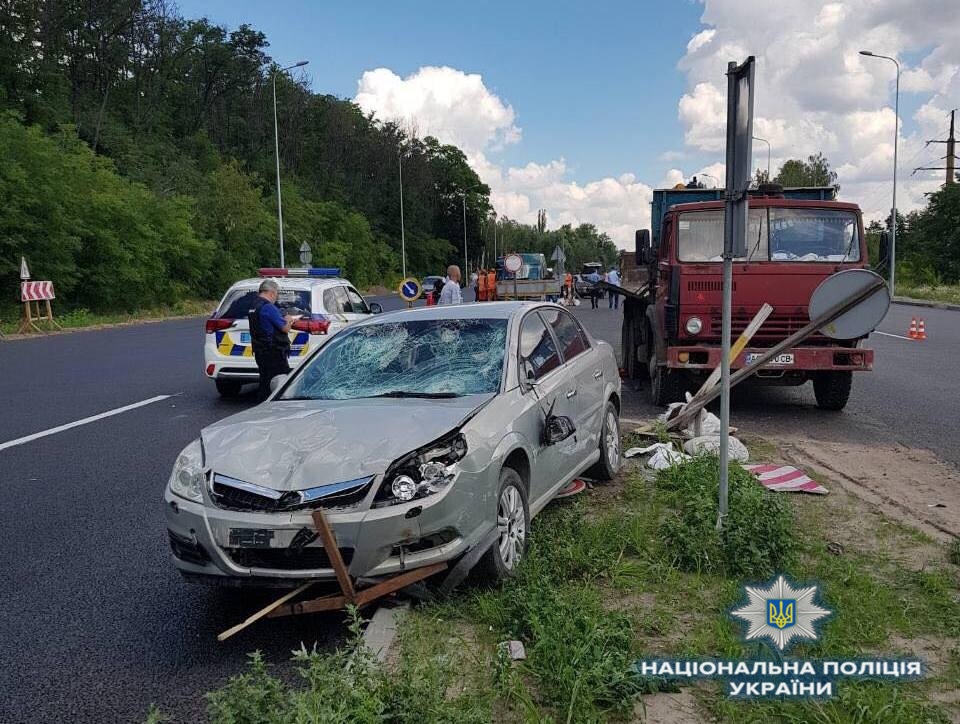 На автодороге "Киев - Одесса" водитель «Опеля» сбил группу дорожников. Один из них погиб 1