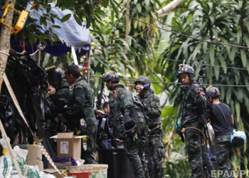 Заблокированные футболисты в пещере Таиланда: власти заявили об идеальных условиях для спасения в ближайшие четыре дня