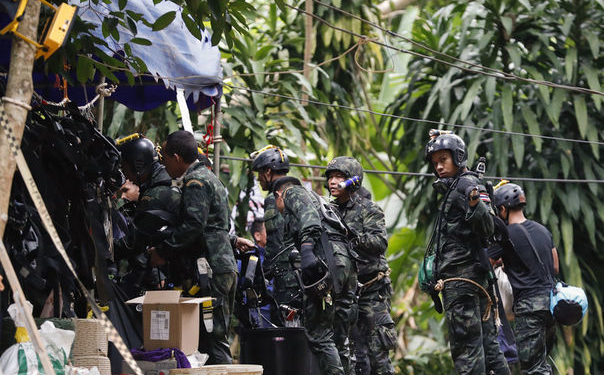 Заблокированные футболисты в пещере Таиланда: власти заявили об идеальных условиях для спасения в ближайшие четыре дня