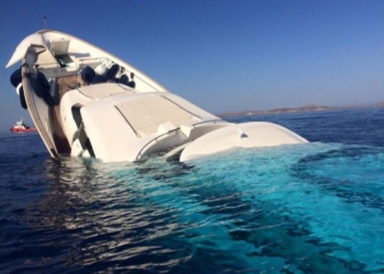 У херсонских берегов затонула яхта из Николаева