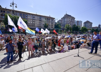 В Киеве проходят акции за и против подорожания проезда в метро