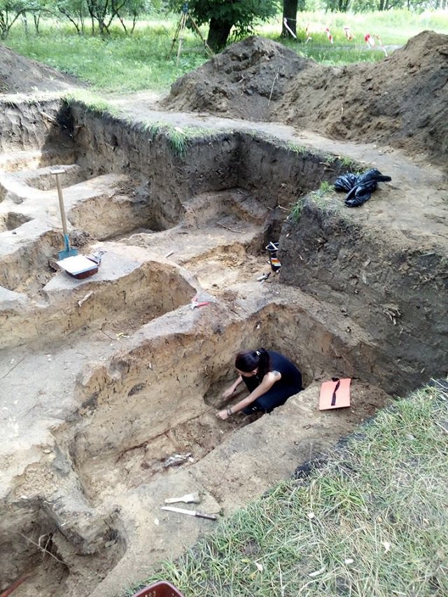 В Чернигове обнаружили старинное семиярусное кладбище 1