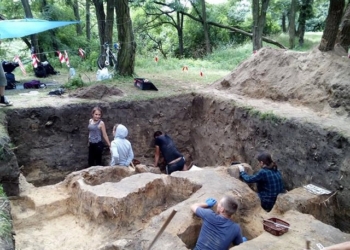 В Чернигове обнаружили старинное семиярусное кладбище