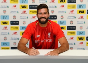 “Ливерпуль” завершил рекордное приобретение голкипера