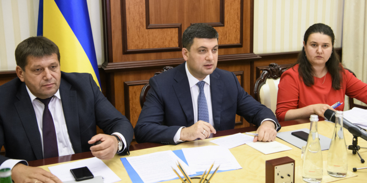 Гройсман отрапортовал о 50% выполнение проектов дорожного строительства в 2018 году. Николаевщины нет ни среди лучших, ни среди худших