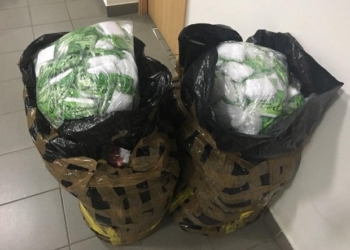 Водитель пассажирского автобуса пытался незаконно ввезти в Украину более 10 тысяч пар носков