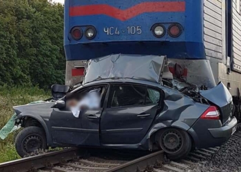 Автомобиль попал под поезд Киев – Бердянск, есть жертвы