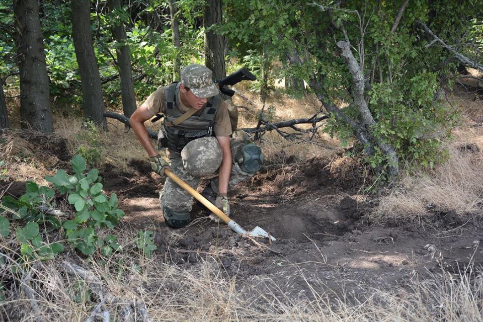 С использованием опыта 2014-го: николаевские десантники продолжают тактические учения на полигоне 11