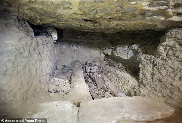 Археологи откопали под Каиром 2500-летнюю мастерскую мумификации 13
