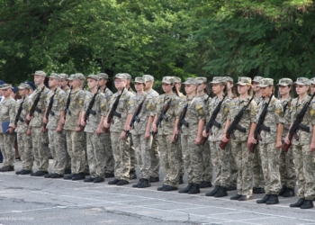 В Николаеве на верность Украине присягнули 60 студентов гражданских вузов, завершивших курс подготовки офицеров запаса