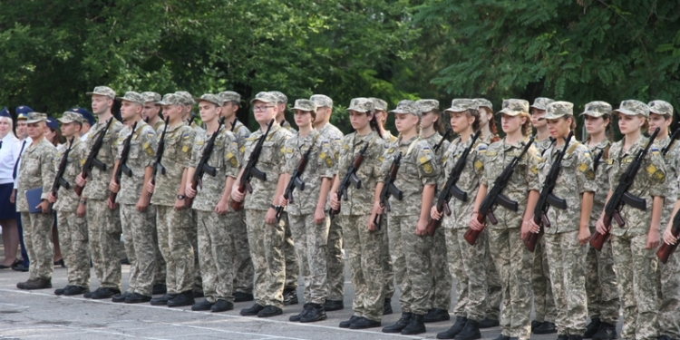 В Николаеве на верность Украине присягнули 60 студентов гражданских вузов, завершивших курс подготовки офицеров запаса