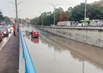 На Киев за три часа обрушилась трехмесячная норма осадков