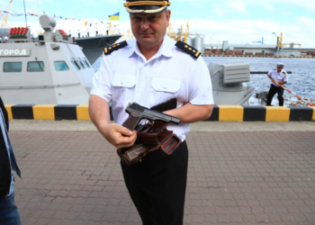 День ВМС в Одессе: флот получил 4 новых бронированных катера, а командир базирующейся в Николаеве Сакской авиабригады – «Стечкина»