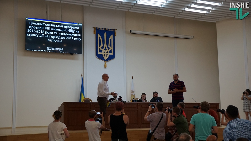 Пока 4 депутата ходили по трибуне и просили слова, Николаевский облсовет проголосовал и за вопрос по Кухте, и за поддержку обращения по Томосу 13