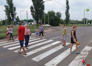 ОБНОВЛЕНО. В Корабельном районе жильцы многоэтажки вышли перекрывать проспект Богоявленский – им отключили свет, несмотря на оплаченные счета