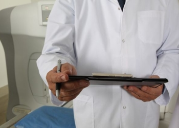 В Николаевской области на базе отдыха отравились десять человек, среди них восемь детей