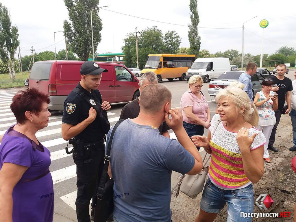 ОБНОВЛЕНО. В Корабельном районе жильцы многоэтажки вышли перекрывать проспект Богоявленский – им отключили свет, несмотря на оплаченные счета 14