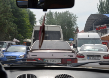 Спасатели заявили, что ситуация с проездами в Коблево за год не изменилась: по некоторым улицам добраться до места пожара вообще невозможно