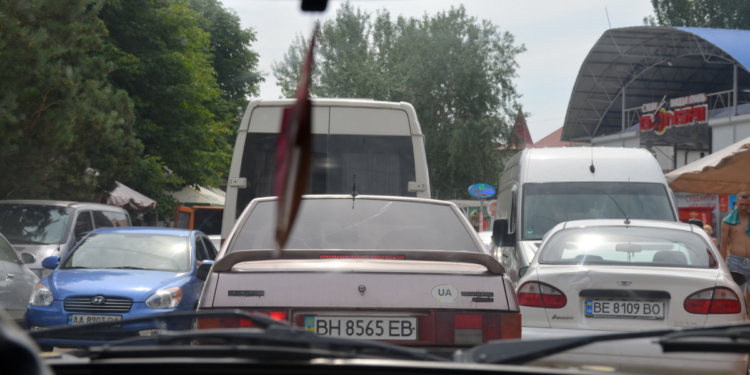 Спасатели заявили, что ситуация с проездами в Коблево за год не изменилась: по некоторым улицам добраться до места пожара вообще невозможно