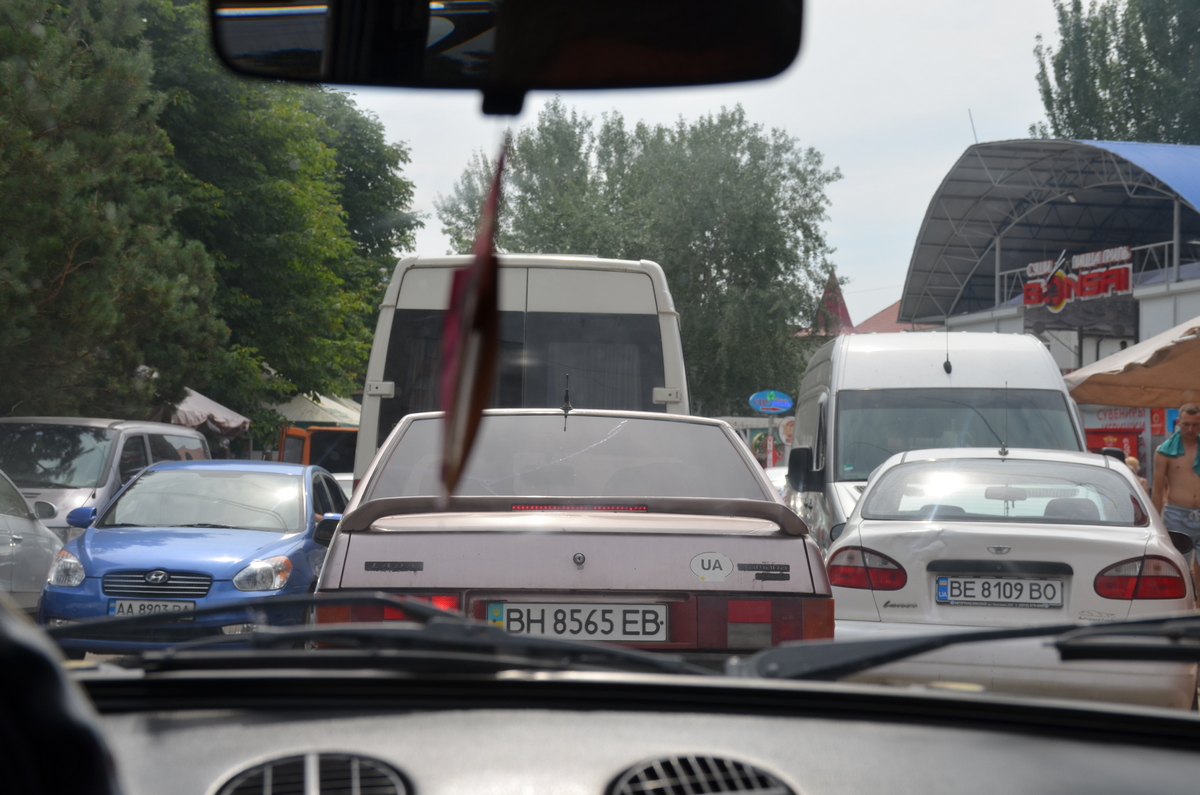 Спасатели заявили, что ситуация с проездами в Коблево за год не изменилась: по некоторым улицам добраться до места пожара вообще невозможно