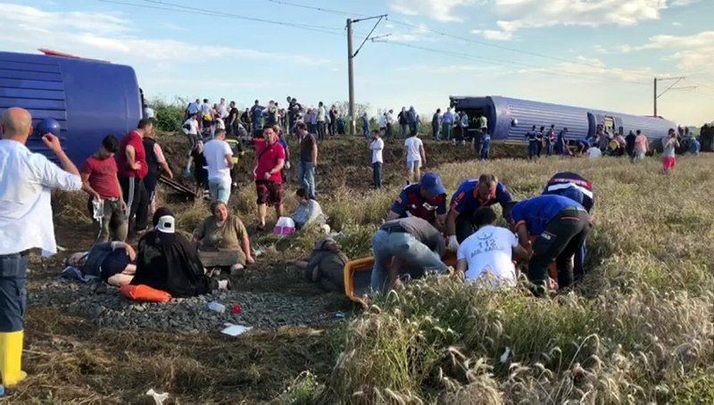 Катастрофа турецкого поезда: число погибших увеличилось до 24 человек 7