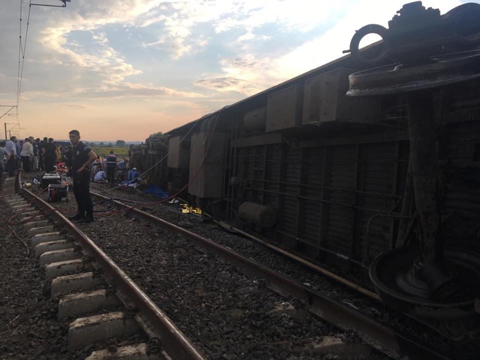 Катастрофа турецкого поезда: число погибших увеличилось до 24 человек 13