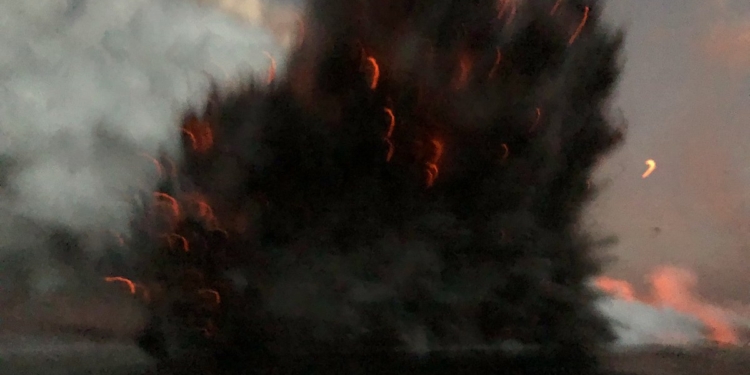 На Гавайях при взрыве вулканической лавы пострадали 23 человека