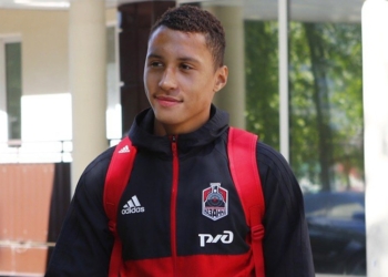 Российские фанаты заставили клуб разорвать контракт с игроком из-за его цвета кожи