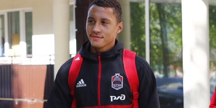 Российские фанаты заставили клуб разорвать контракт с игроком из-за его цвета кожи