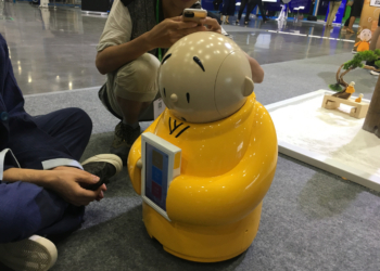 В китайском храме начал служение робот-буддист