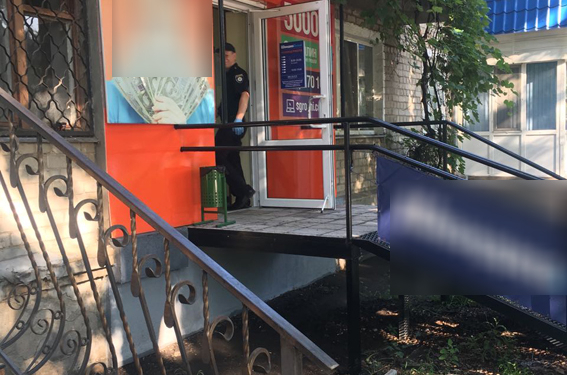 В Николаеве неизвестный в балаклаве ограбил ломбард – вынес тысячу гривен