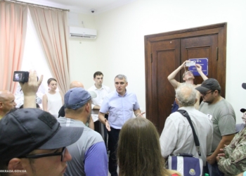 Сенкевич предложил общественности выбрать трех спикеров по проблеме бродячих собак и выступить на завтрашней сессии