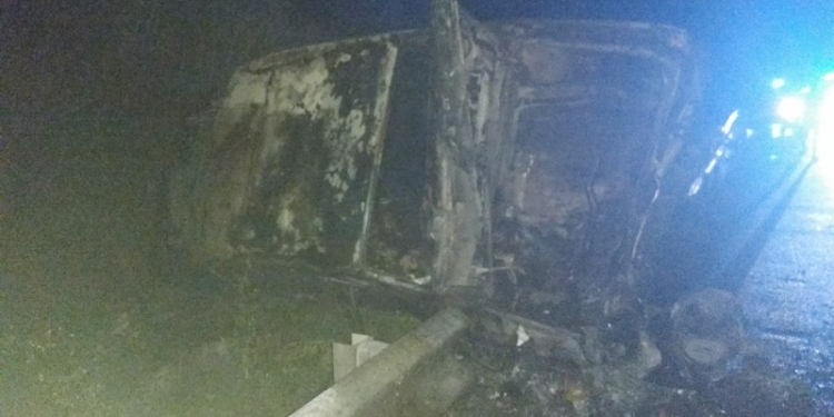 На Николаевщине спасатели потушили загоревшийся в ДТП автомобиль