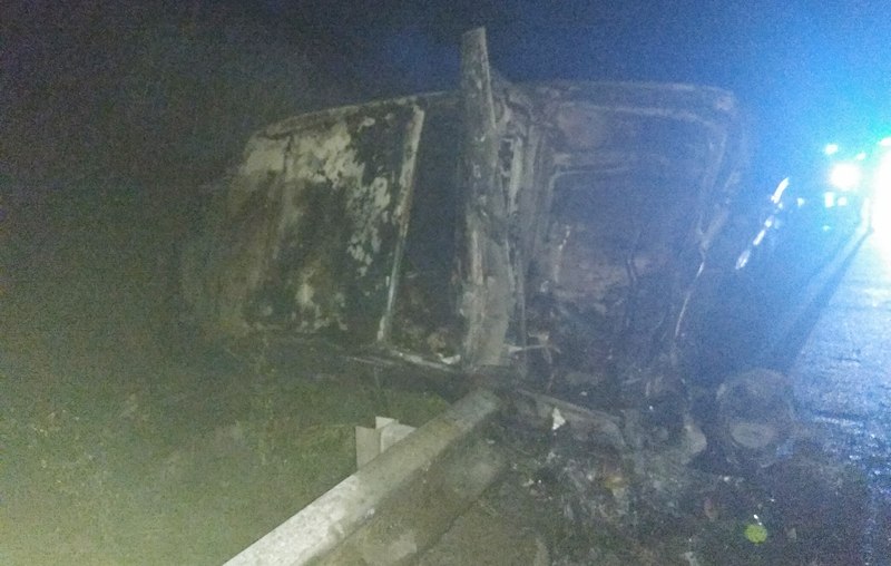 На Николаевщине спасатели потушили загоревшийся в ДТП автомобиль 1