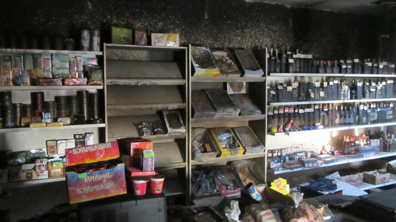 Продуктовый магазин в Кирьяковке загорелся под утро. Почему? Выясняют 5