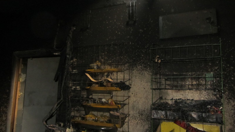 Продуктовый магазин в Кирьяковке загорелся под утро. Почему? Выясняют 1