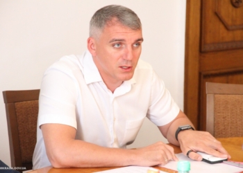 Сенкевич потребовал в трехмесячный срок провести новый конкурс на место перевозчика «ПИК»