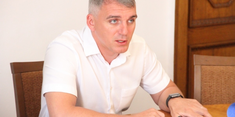 Сенкевич потребовал в трехмесячный срок провести новый конкурс на место перевозчика «ПИК»