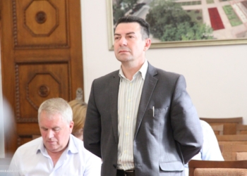 Сенкевич потребовал в трехмесячный срок провести новый конкурс на место перевозчика «ПИК»