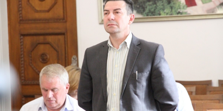 Сенкевич потребовал в трехмесячный срок провести новый конкурс на место перевозчика «ПИК»