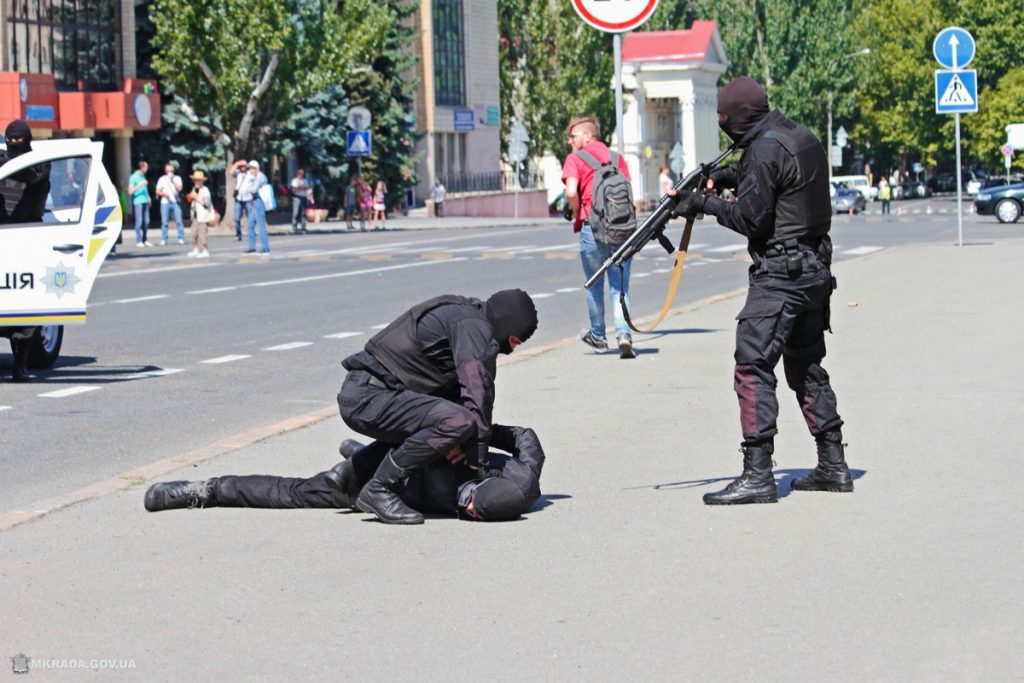 В третью годовщину создания Нацполиции Сенкевич пожелал, чтобы полицейские лучше боролись с вандалами 13