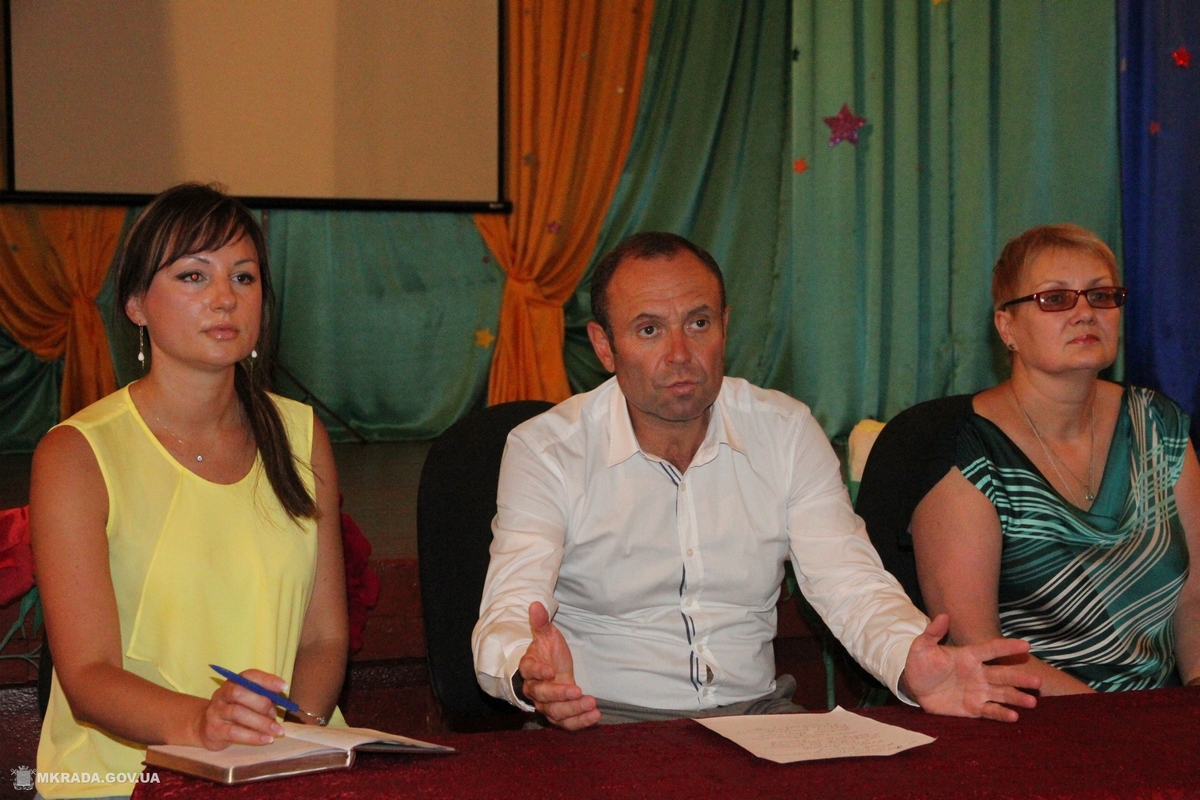 На встрече с вице-мэром жители Малой Коренихи подняли вопросы субсидий и благоустройства района